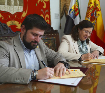Web marzo 2025 firma acta hermanamiento don benito medellin 360x320